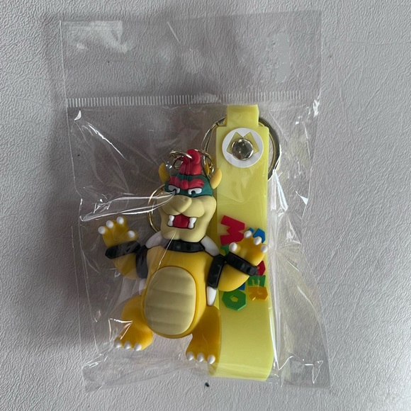 New Super Mario Bros Bowser And Yoshi Silicone Keychain Set - Picture 3 of 10